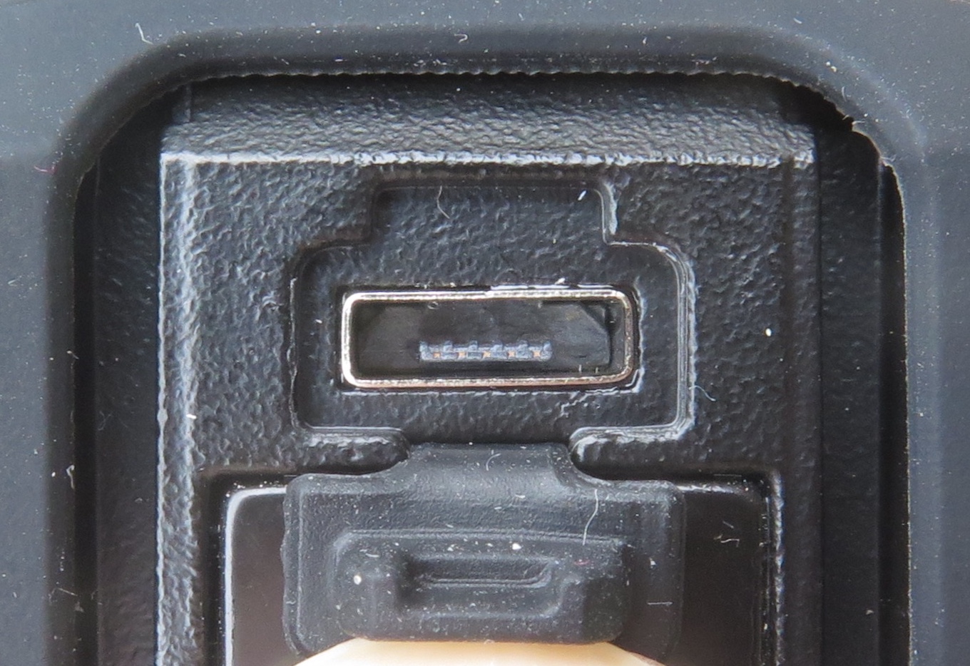 Litra micro USB port